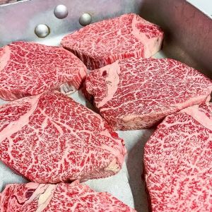 Cum să gătești corect carnea de vită Wagyu: ghidul timpilor de gătire în funcție de grosimea feliei