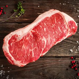 DRY AGED NEW YORK STEAK - ARGENTINA. Pretul afisat este penru o felie de 200  grame produs