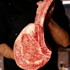 Tomahawk Wagyu Australia Maturat cu Single Malt  Lagavulin și Ulei de Măsline - 30 zile